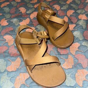 Chaco Z1 women’s size 8 classic.  Camel color (curry)